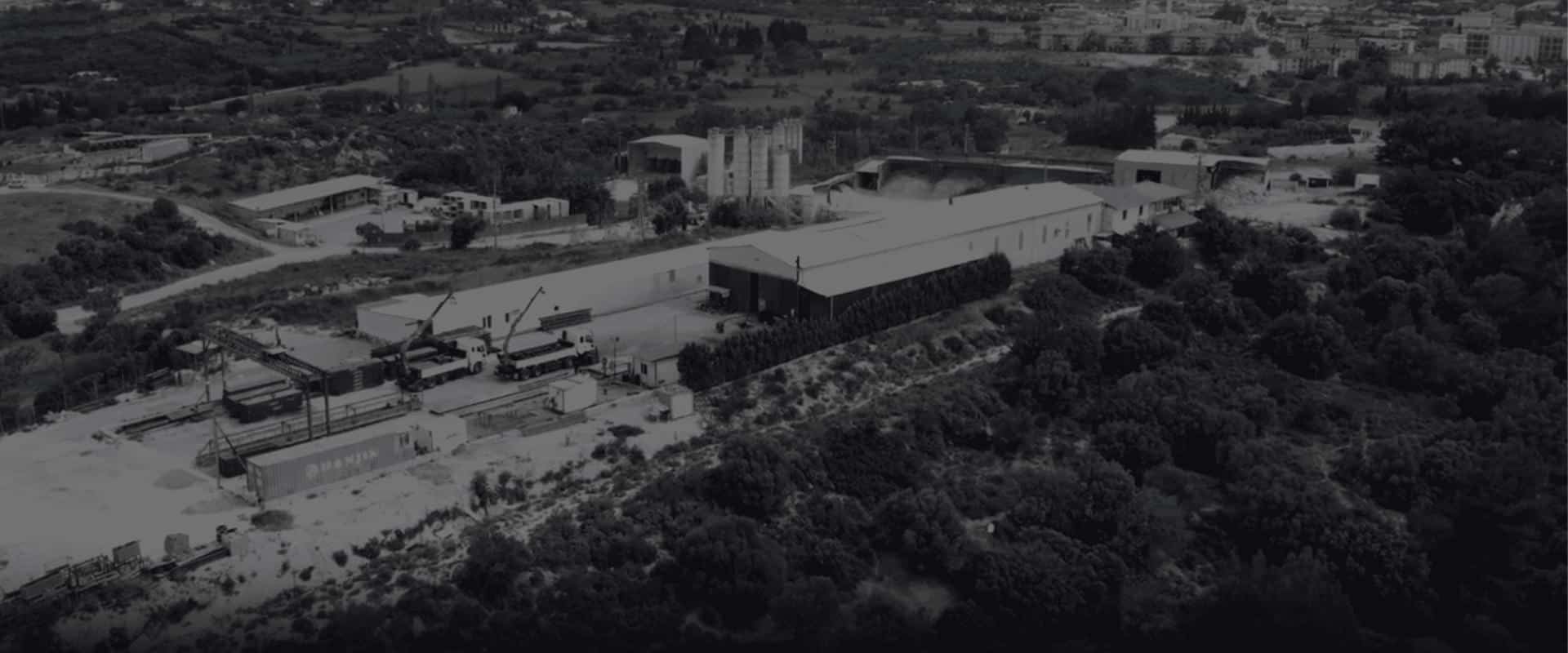 Tamçeki Üretim Tesisleri - Modern fabrika görünümü ve endüstriyel üretim alanı